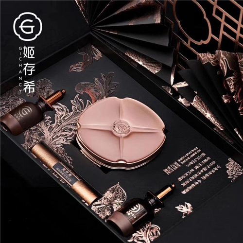 姬存希月光宝盒的皮革与雕花