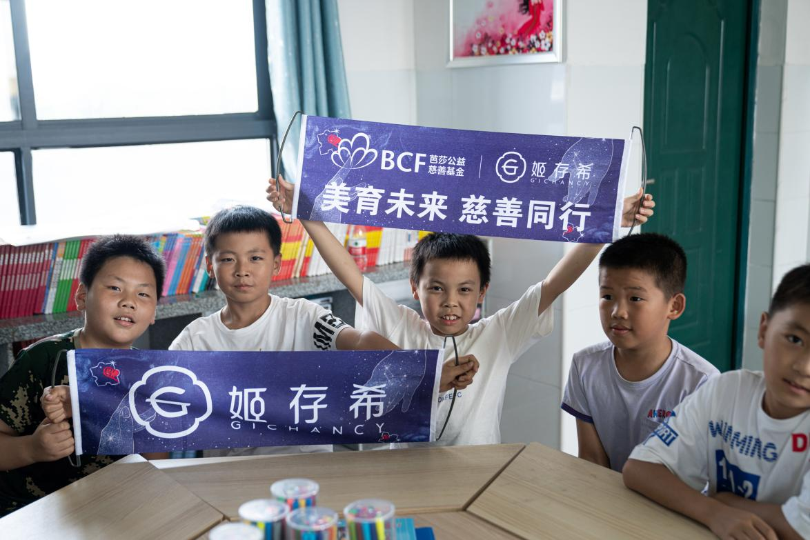 湖南省平江县三市小学“芭莎·课后一小时”美育教室